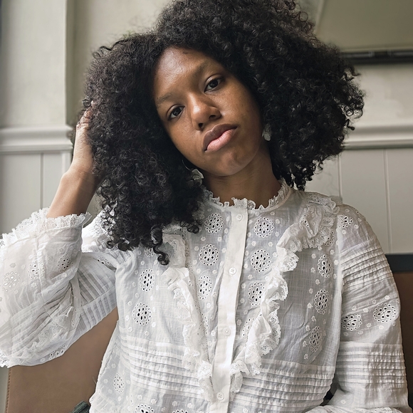 Elegant White Lace Blouse US 6 FR 38 - Picture 2 of 7